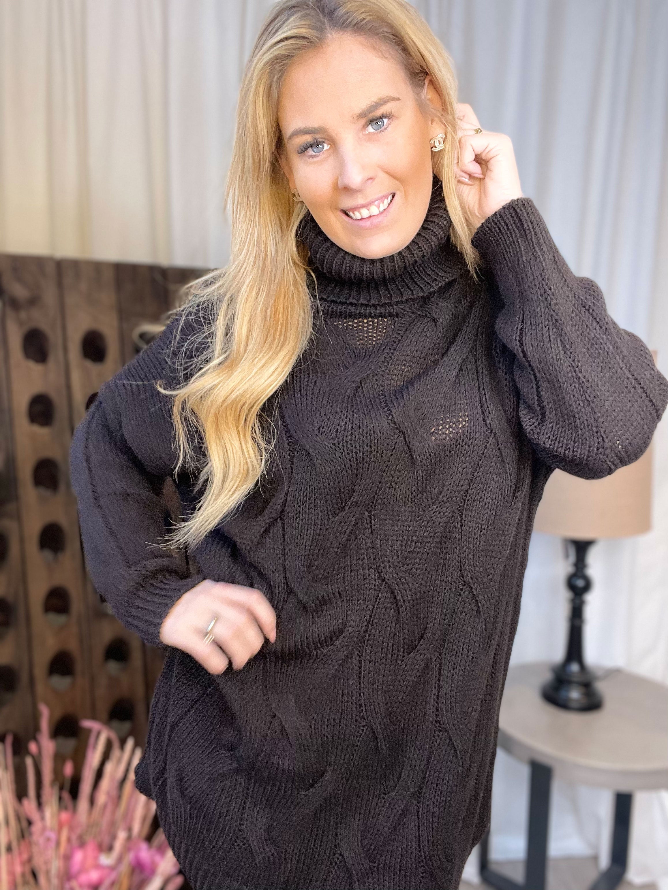 Masina - Stickad klänning med turtleneck